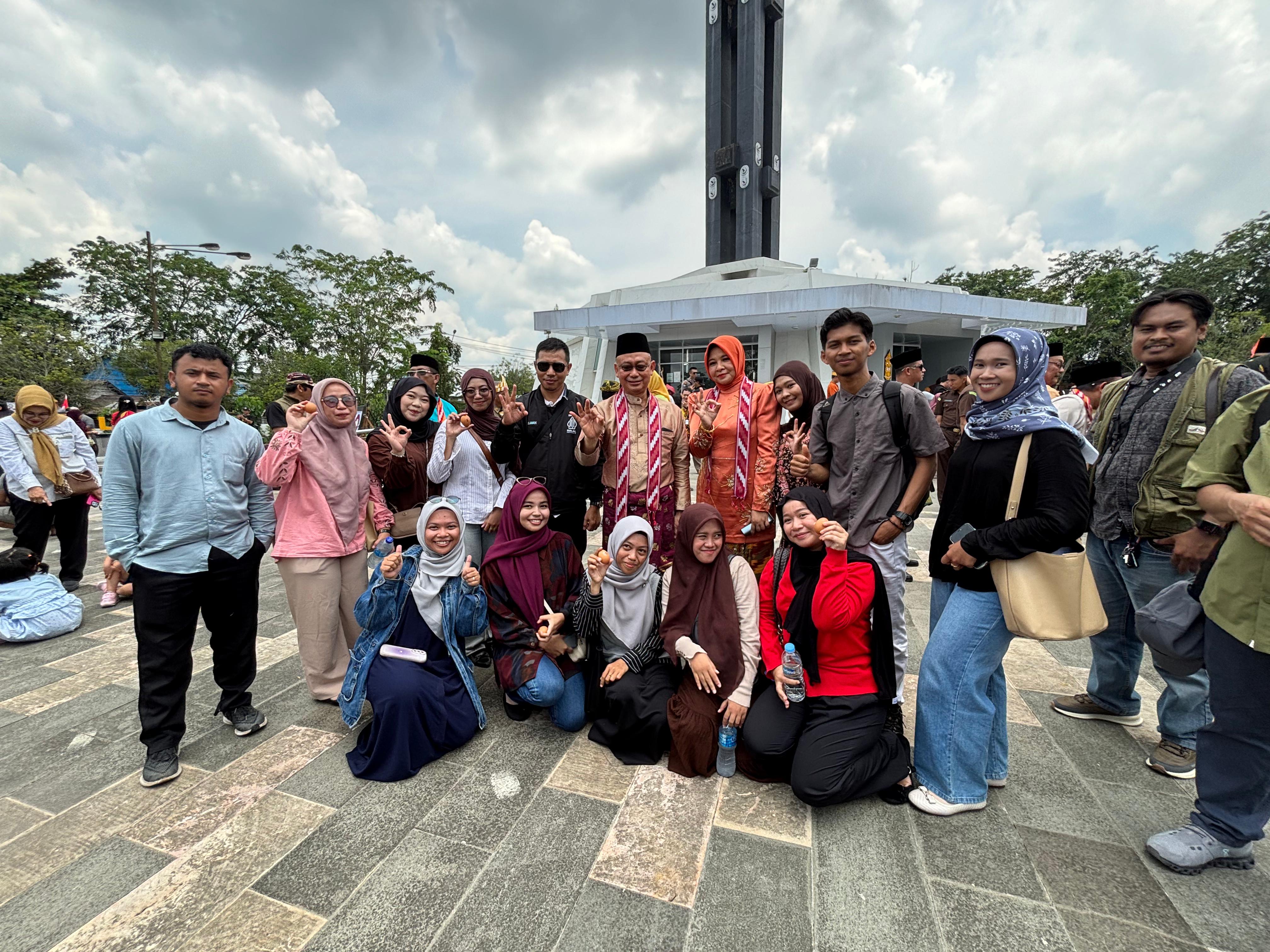 Peristiwa Kulminasi Matahari di atas Kota Pontianak, Mahasiswa Fasya IAIN Pontianak laksanakan praktikum hisab rukyat di atas Garis Lintang Nol Derajat